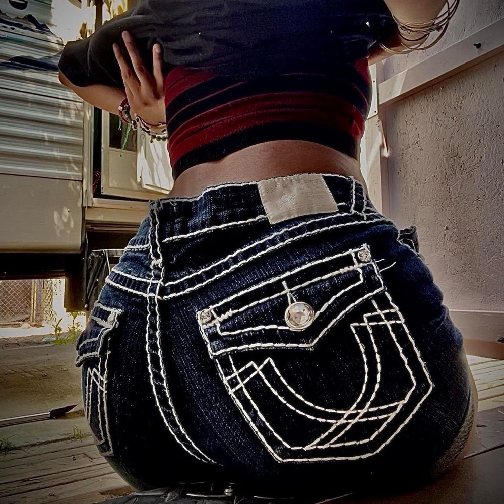 LA IDOL BOOTY JEAN SHORTS